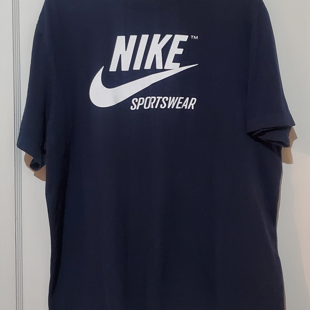 Nike Men's Dark Blue Sportswear Tee